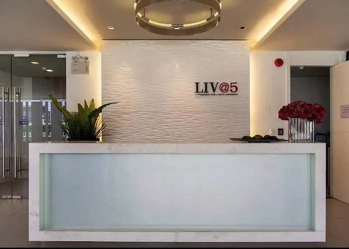 Apartment Bts Nana Station-pool And Gym Great *